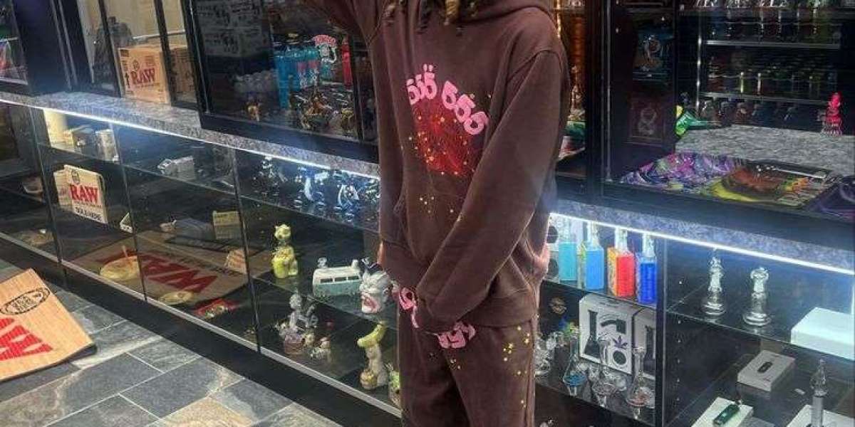 Why Sp5derr Hoodies Work With Simple Outfits