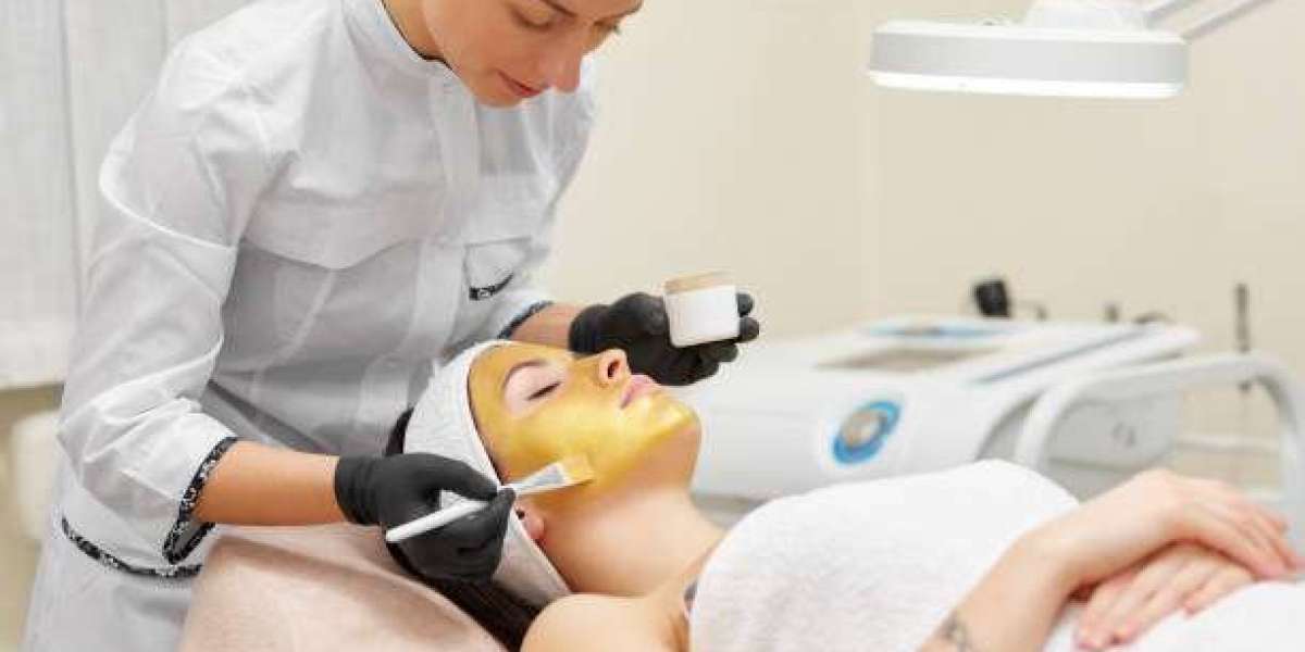 Yellow Peel in Dubai for Men: Tackle Razor Bumps & Dark Spots