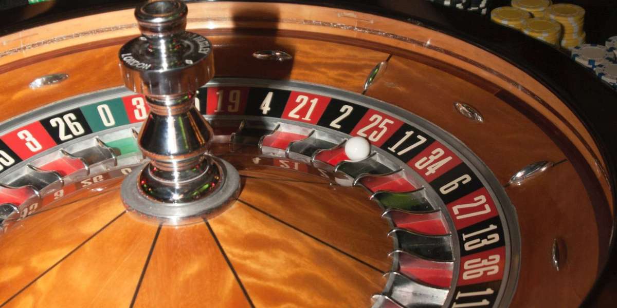 Juegos en vivo vs. tragamonedas tradicionales: las preferencias de los jugadores de casinos en línea en 2025