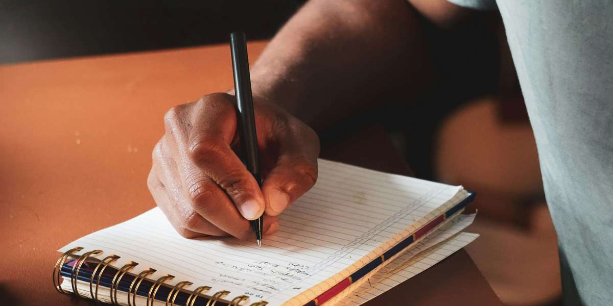 Graduate CV Writing Service: Helping Fresh Graduates Start Their Careers