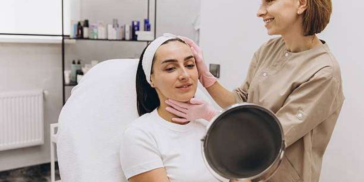 The Role of Skincare Specialists in Achieving Your Beauty Goals in Riyadh