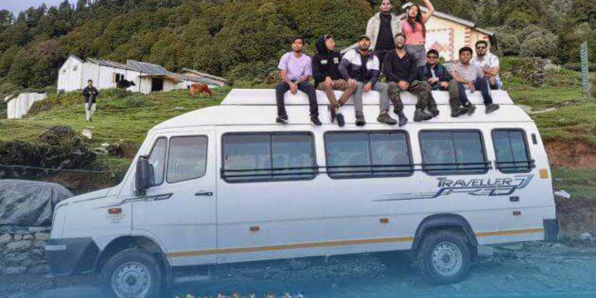 Why Families Prefer Professional Tempo Traveller Services in Noida