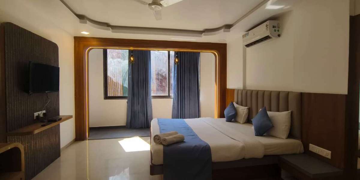 Villa with Swimming Pool in Panchgani for a Relaxing Getaway